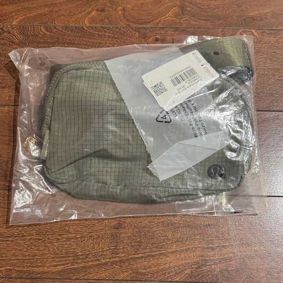 lululemon athletica Handbags - Lululemon Everywhere Belt Bag in COBN/BLK